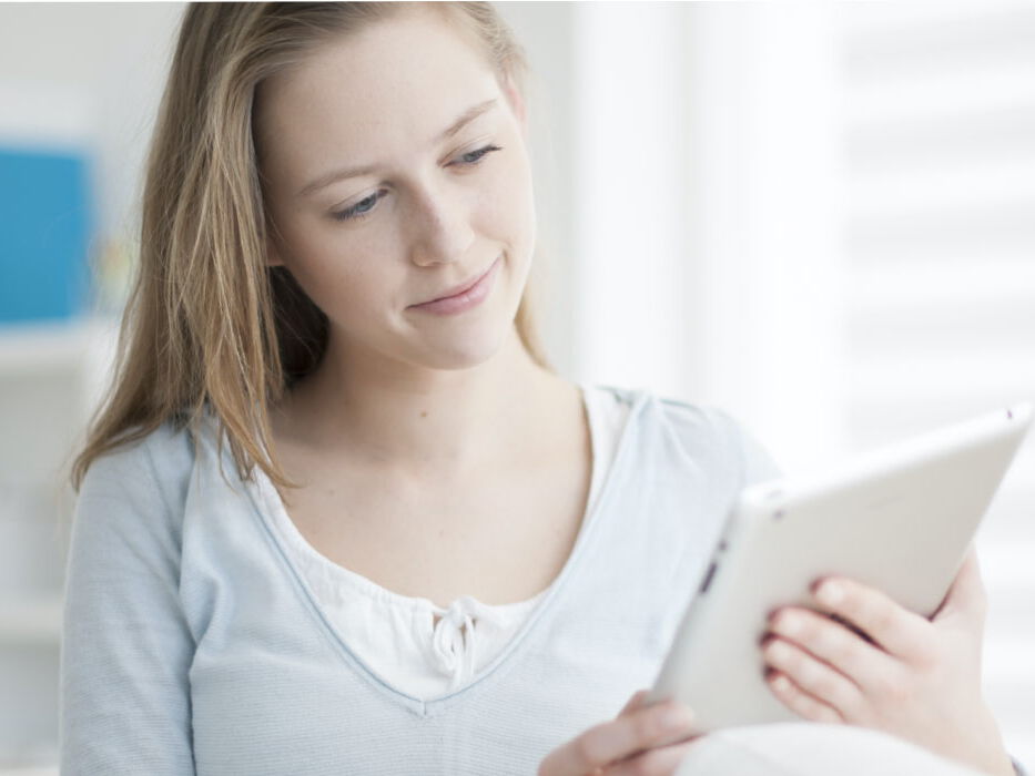 Frau mit Tablet